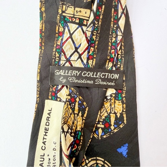 Men’s Saint Paul Cathedral Rose Window Necktie
Gallery Collection - Picture 5 of 5